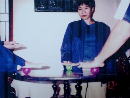 Lật tẩy sự thật những chiếc bàn tự quay thần bí