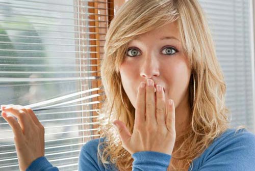 Vợ tơ tưởng hàng xóm vì chồng quá thờ ơ