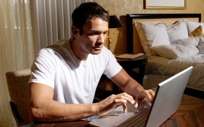 Người chồng khô khan và món quà tặng vợ khiến mọi người phải rơi nước mắt