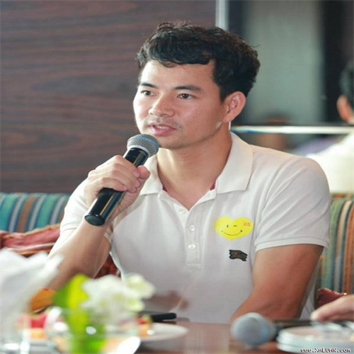 Xuân Bắc lên chức Phó Giám đốc ở tuổi 40