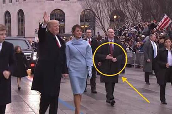 Lý do mật vụ Mỹ dùng tay giả khi bảo vệ Donald Trump