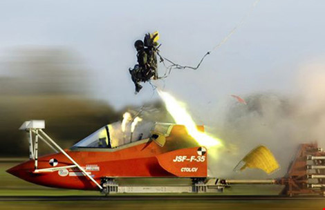 Ghế thoát hiểm phi công: Bùa hộ mạng vẫn ẩn chứa nhiều rủi ro