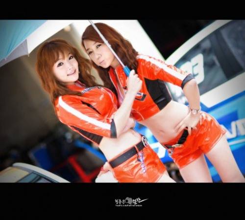 Những cô nàng xinh đẹp đốt cháy đường đua Hàn