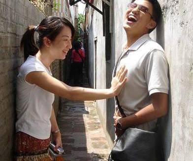 Thú vị: Ngõ… sờ ngực