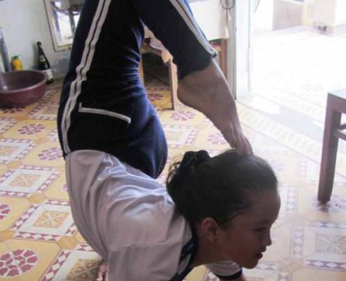 Những ’dị nhân’ có 1 không 2: Thần đồng như không xương