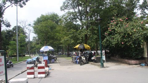 Hà Nội cắt “lá phổi xanh” cho giao thông tĩnh?