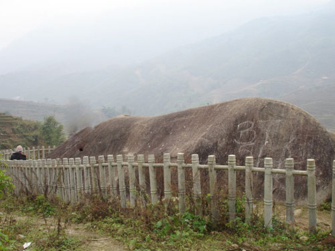 Giải mã tảng đá có hình người 