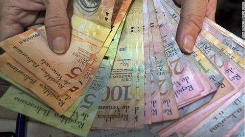 Venezuela tuyên bố phá giá đồng nội tệ, tăng giá xăng sau 20 năm
