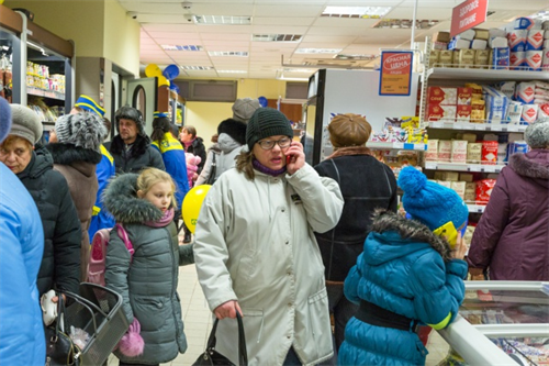 Người Nga bắt đầu giảm chi tiêu