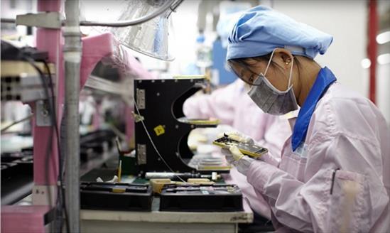 Hàng chục nghìn công nhân mất việc do robot sẽ sản xuất iPhone