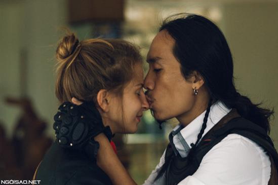 Ảnh cưới 'lãng tử' của chàng nghệ sĩ Việt và người mẫu Nga