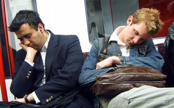 7 thói quen tai hại sau khi ngủ dậy mà chỉ 1 phút sai cũng biến cả ngày của bạn thành 