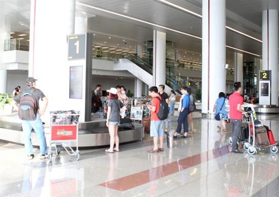 Vé máy bay giá rẻ: Tưởng rẻ mà không rẻ!