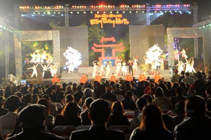 Xuân quê hương 2012: Ấm lòng những người con xa quê