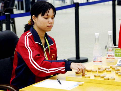 Nhà vô địch cờ tướng Ngô Lan Hương lăn lộn kiếm sống