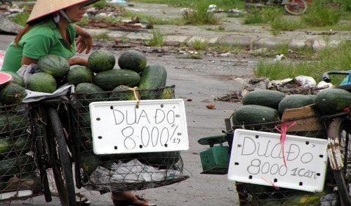 Buôn 'có bạn' ở vỉa hè: Kiếm cả trăm triệu