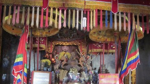 Những tin đồn ma mị ở ngôi đình 500 tuổi giữa biển