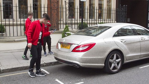 Mercedes-Benz nạm hàng triệu viên đá của nữ sinh Nga tái xuất