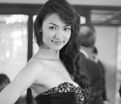 Đằng sau sự hào nhoáng của giới chân dài