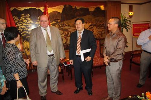 Phó chủ tịch VCCI tiếp đoàn Cơ quan Đăng ký Quốc gia Liên bang Nga