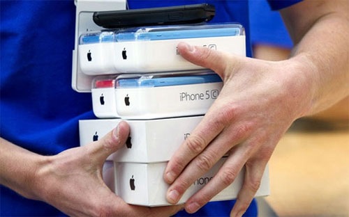 Apple tạm ngừng bán hàng ở Nga vì Rúp mất giá quá mạnh