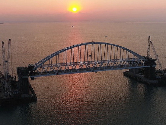 Cây cầu vượt biển hoành tráng kết nối bán đảo Crimea với lục địa Nga