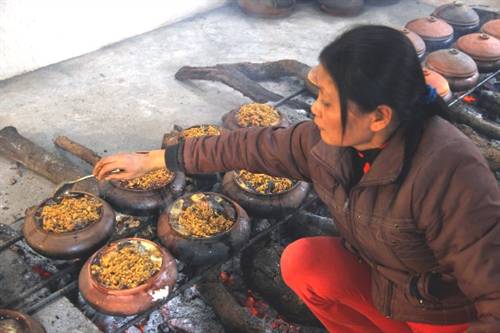 Áp Tết, cá kho làng Vũ Đại cháy hàng