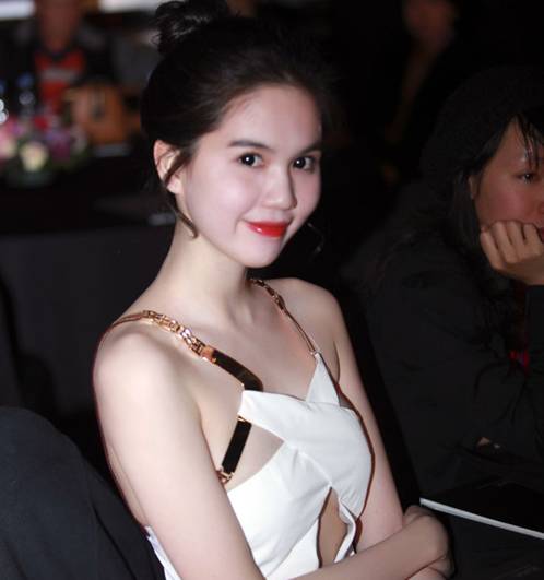 Khách mời danh dự Ngọc Trinh nõn nà bên Hàn Quốc