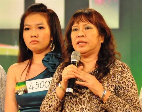 Quyền Linh nói gì về việc 'xúi mẹ Quỳnh Anh ra sân khấu'?