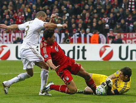 Ribery và Gomez nhấn chìm Real Madrid tại Allianz Arena (Có video)