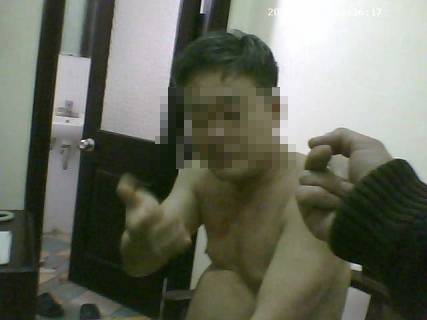 Chồng nữ bác sĩ tự quay clip ân ái tố giác sếp: 