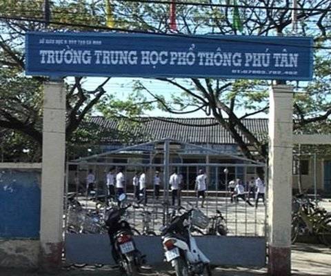 Nữ sinh vào phòng 'là thầy đóng cửa'