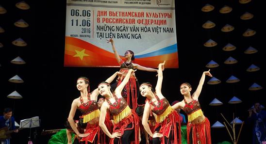 Một Việt Nam rực rỡ trong ngày mưa ở thủ đô Nga