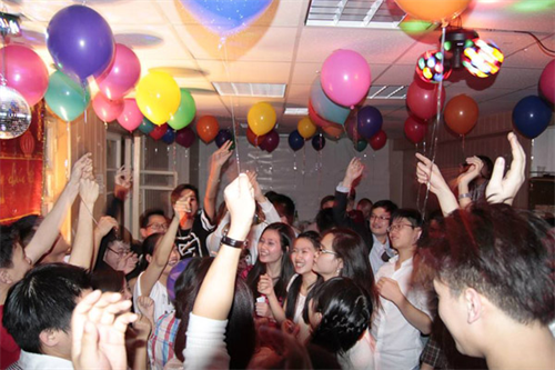 Nga: Du học sinh MPEI tưng bừng đón Năm mới  2015