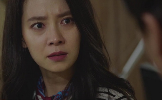 Tôi đã từng vừa cho hai đứa trẻ bú vừa lặng lẽ lau nước mắt