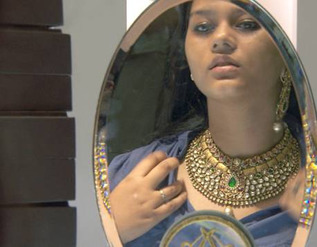 Mổ xẻ “cơn nghiện” tích vàng của người Ấn Độ