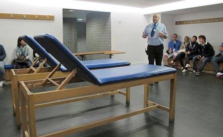 Chelsea phản đối Bayern Munich đặt camera trong phòng thay đồ