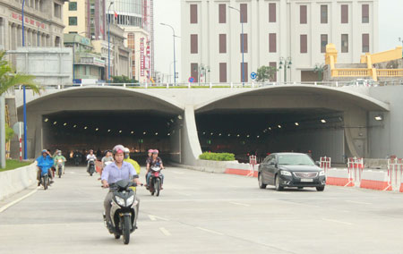 Nghịch cảnh ở VN: Hết 'vươn'... lại 'chui' lòng đất