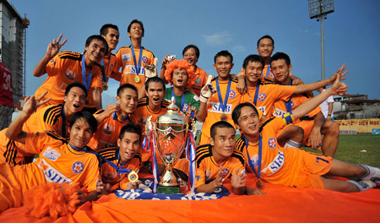 Cup vô địch ngọt ngào của đội bóng sông Hàn