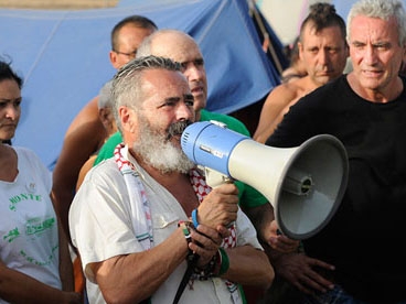 Thị trưởng cướp siêu thị phát cho dân nghèo