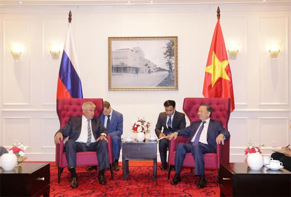Bộ trưởng Tô Lâm tiếp Bộ trưởng Bộ Nội vụ Liên bang Nga