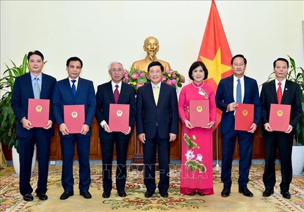 Trao Quyết định bổ nhiệm 6 Đại sứ nhiệm kỳ 2019 – 2022