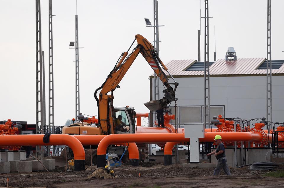 Giá khí đốt tại châu Âu tăng mạnh khi Gazprom cảnh báo cắt nguồn cung