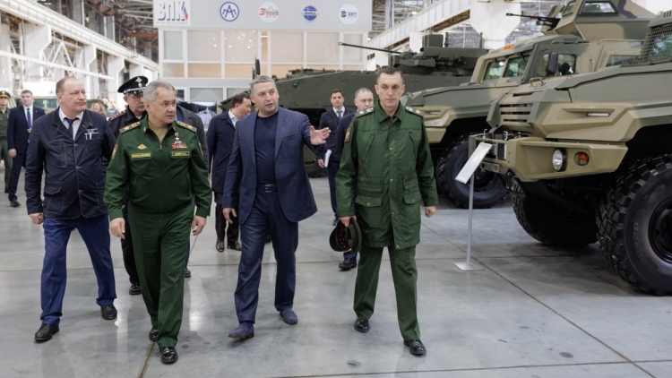 Bộ trưởng Quốc phòng Shoigu thị sát một loạt nhà máy sản xuất vũ khí của Nga