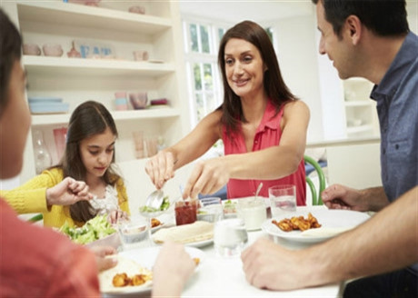 Hãy bỏ nhanh 5 thói quen này khi ăn cơm bạn nhé!