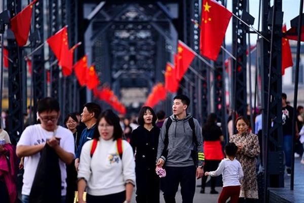 Ảnh: Du khách Trung Quốc “hiếu kỳ” đổ xô đi ngắm Triều Tiên đổi thay