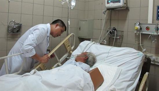 Học cách sơ cứu người say rượu đúng cách