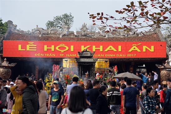 Đền Trần một tuần trước lễ khai ấn