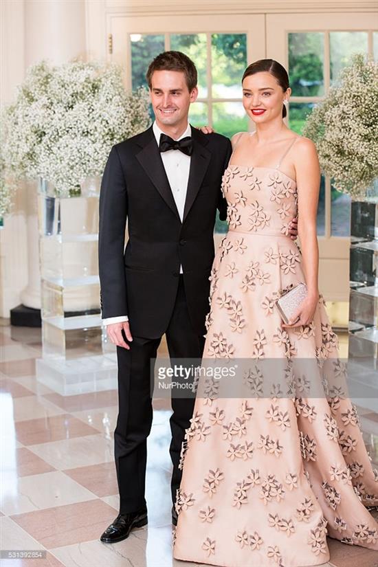 Miranda Kerr kể chuyện tế nhị khi yêu tỷ phú Snapchat