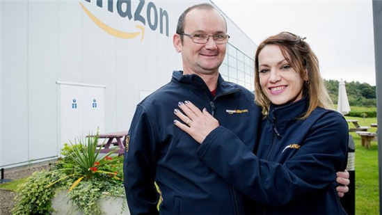 Nhẫn đính hôn quay trở lại với cô dâu tương lai sau khi bị gửi nhầm đi cách xa 360km